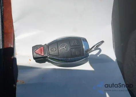 2011 Mercedes-Benz C 300 Luxury 4Matic/Sport 4Matic из США, поврежденный, VIN WDDGF8BBXBF643455